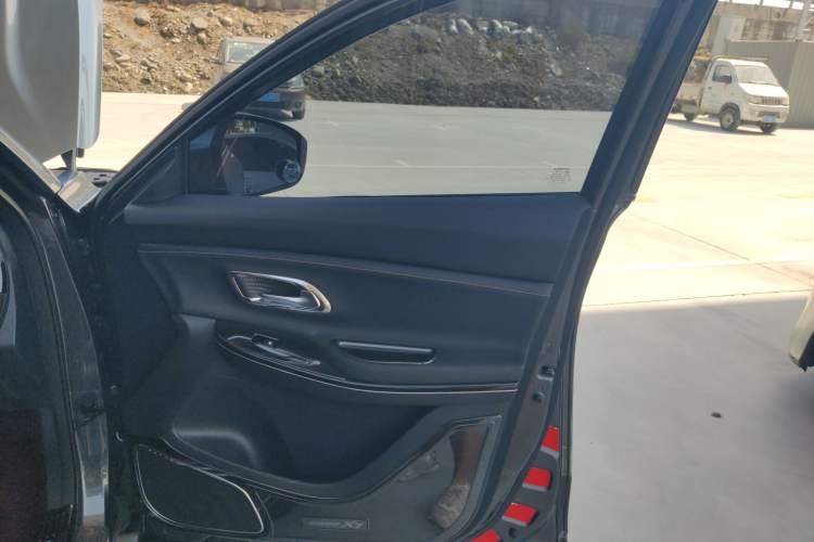 Used CHANGAN OSHAN X7 2020 1.5T Automatic Flagship Edition Right Front Door Interior