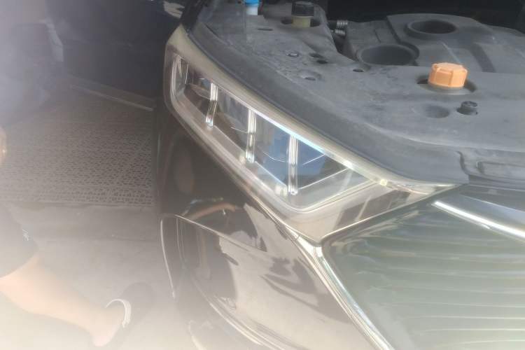 Used CHANGAN OSHAN X7 2020 1.5T Automatic Parking with Facial Recognition – Spacey & Carefree Edition Right Front Headlight