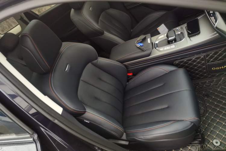 Used CHANGAN OSHAN X7 2020 1.5T Automatic Parking with Facial Recognition – Spacey & Carefree Edition Right Front Seat