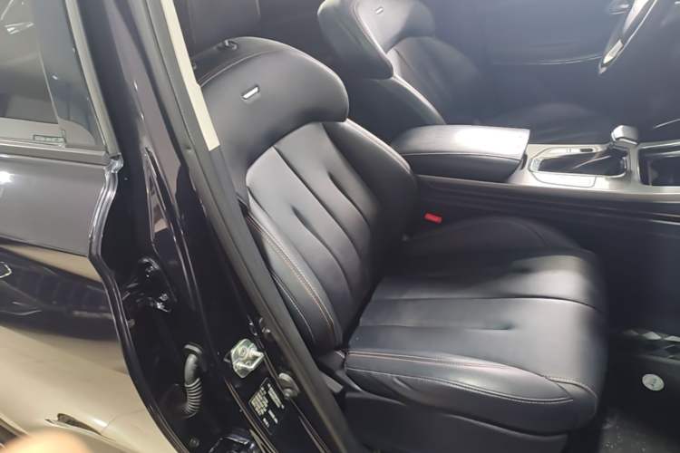 Used CHANGAN OSHAN X7 2020 1.5T Automatic Luxury Version Right Front Seat