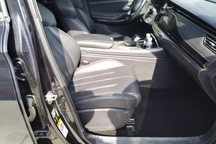 Used CHANGAN OSHAN X7 2020 1.5T Automatic Luxury Model Right Front Seat