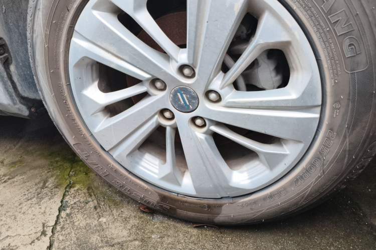 Used CHANGAN OSHAN X7 2020 1.5T Automatic Elite Edition Right Front Wheel Hub