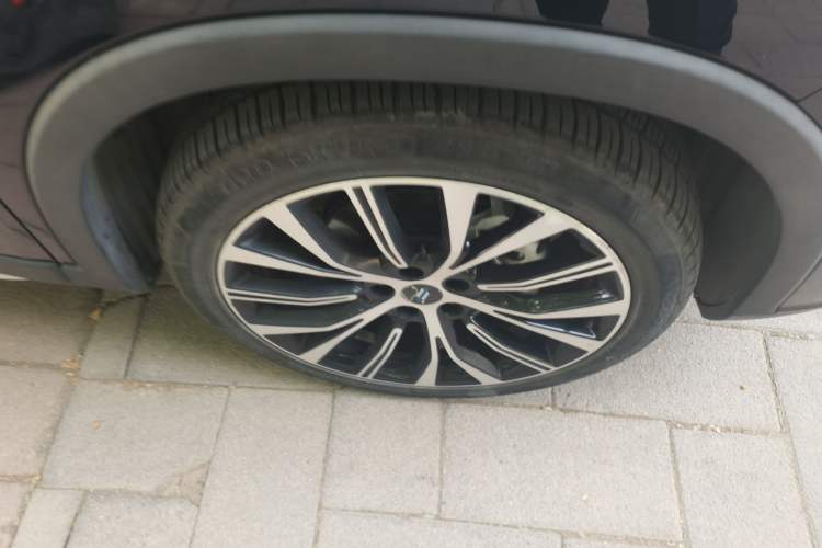 Used CHANGAN OSHAN X7 2020 1.5T Automatic Parking with Facial Recognition – Spacey & Carefree Edition Right Front Wheel Hub
