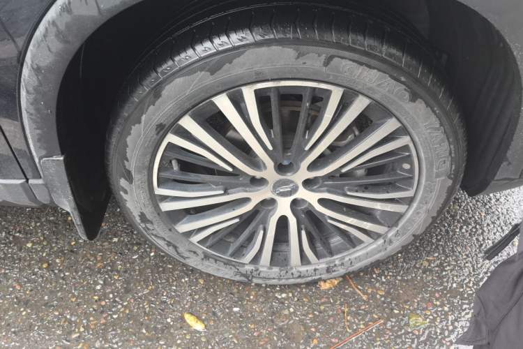Used CHANGAN OSHAN X7 2020 1.5T Automatic Luxury Version Right Front Wheel Hub
