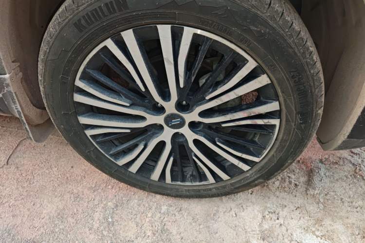 Used CHANGAN OSHAN X7 2020 1.5T Automatic Prestige Edition Right Front Wheel Hub