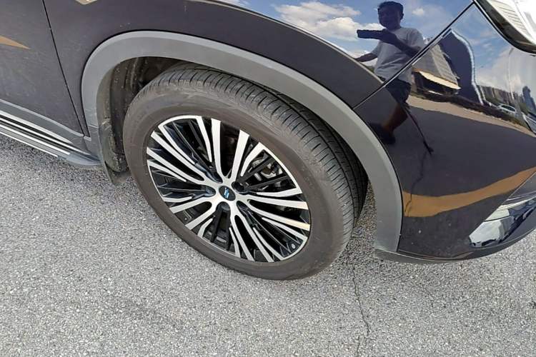 Used CHANGAN OSHAN X7 2020 1.5T Automatic Prestige Edition Right Front Wheel Hub