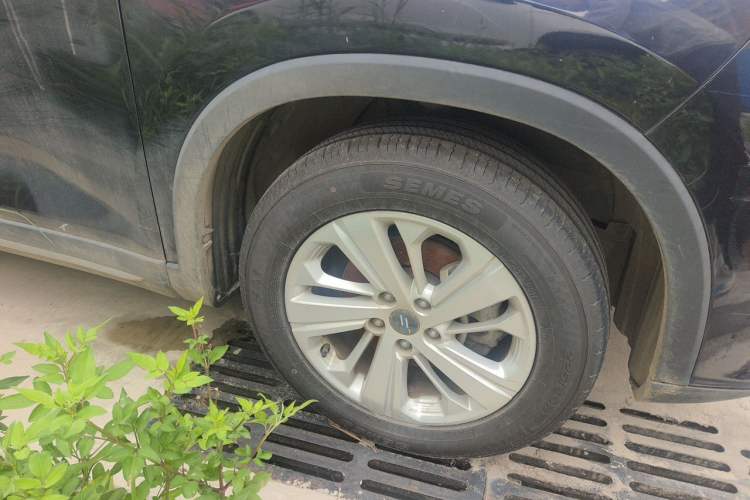 Used CHANGAN OSHAN X7 2020 1.5T Manual Luxury Version Right Front Wheel Hub