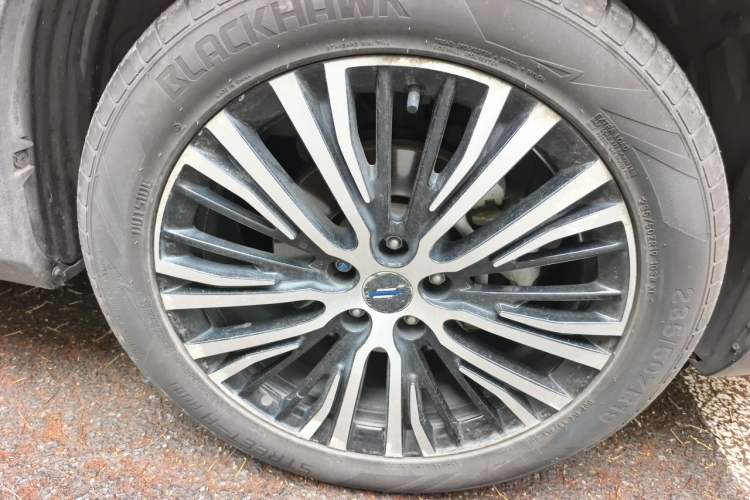 Used CHANGAN OSHAN X7 2020 1.5T Automatic Luxury Model Right Front Wheel Hub