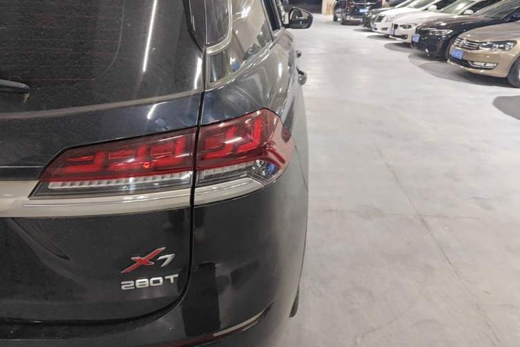Used CHANGAN OSHAN X7 2020 1.5T Automatic Luxury Model Right Rear Taillight