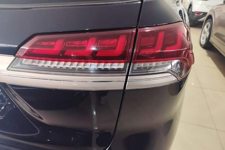 Used CHANGAN OSHAN X7 2020 1.5T Automatic Luxury Version Right Rear Taillight
