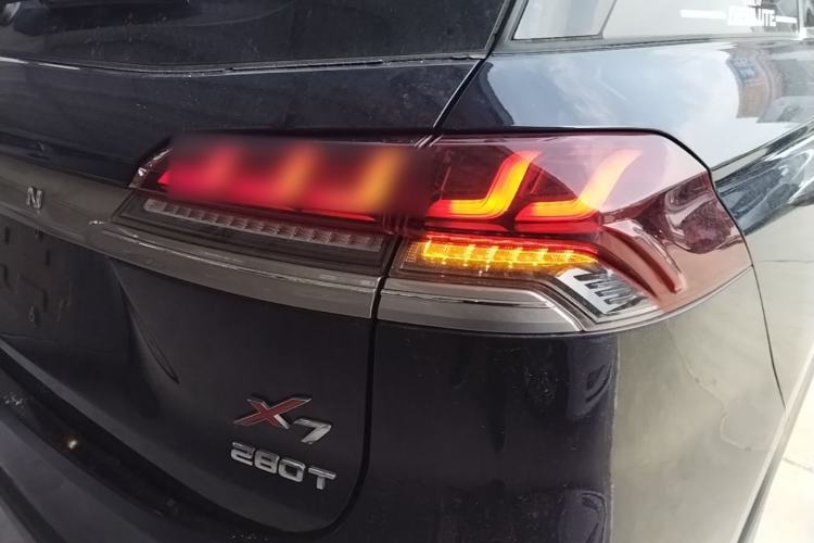 Used CHANGAN OSHAN X7 2020 1.5T Automatic Luxury Model Right Rear Taillight