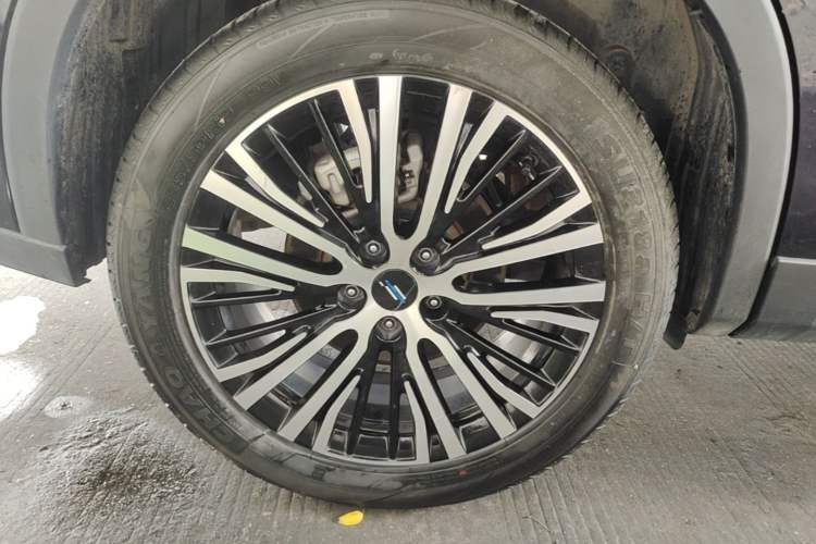 Used CHANGAN OSHAN X7 2020 1.5T Automatic Luxury Model Right Rear Wheel Hub