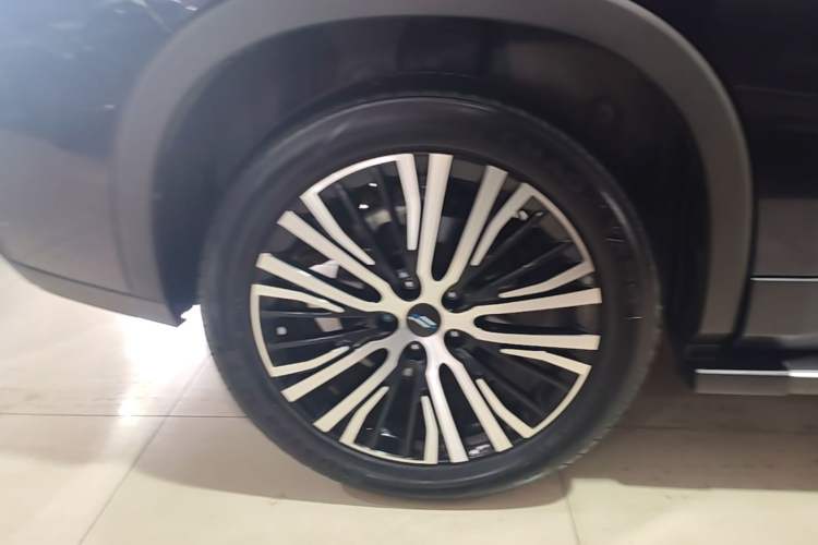 Used CHANGAN OSHAN X7 2020 1.5T Automatic Luxury Version Right Rear Wheel Hub