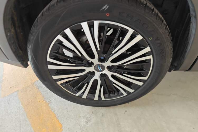 Used CHANGAN OSHAN X7 2020 1.5T Automatic Luxury Model Right Rear Wheel Hub