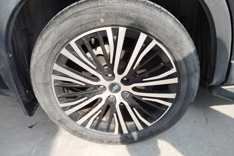Used CHANGAN OSHAN X7 2020 1.5T Automatic Luxury Model Right Rear Wheel Hub