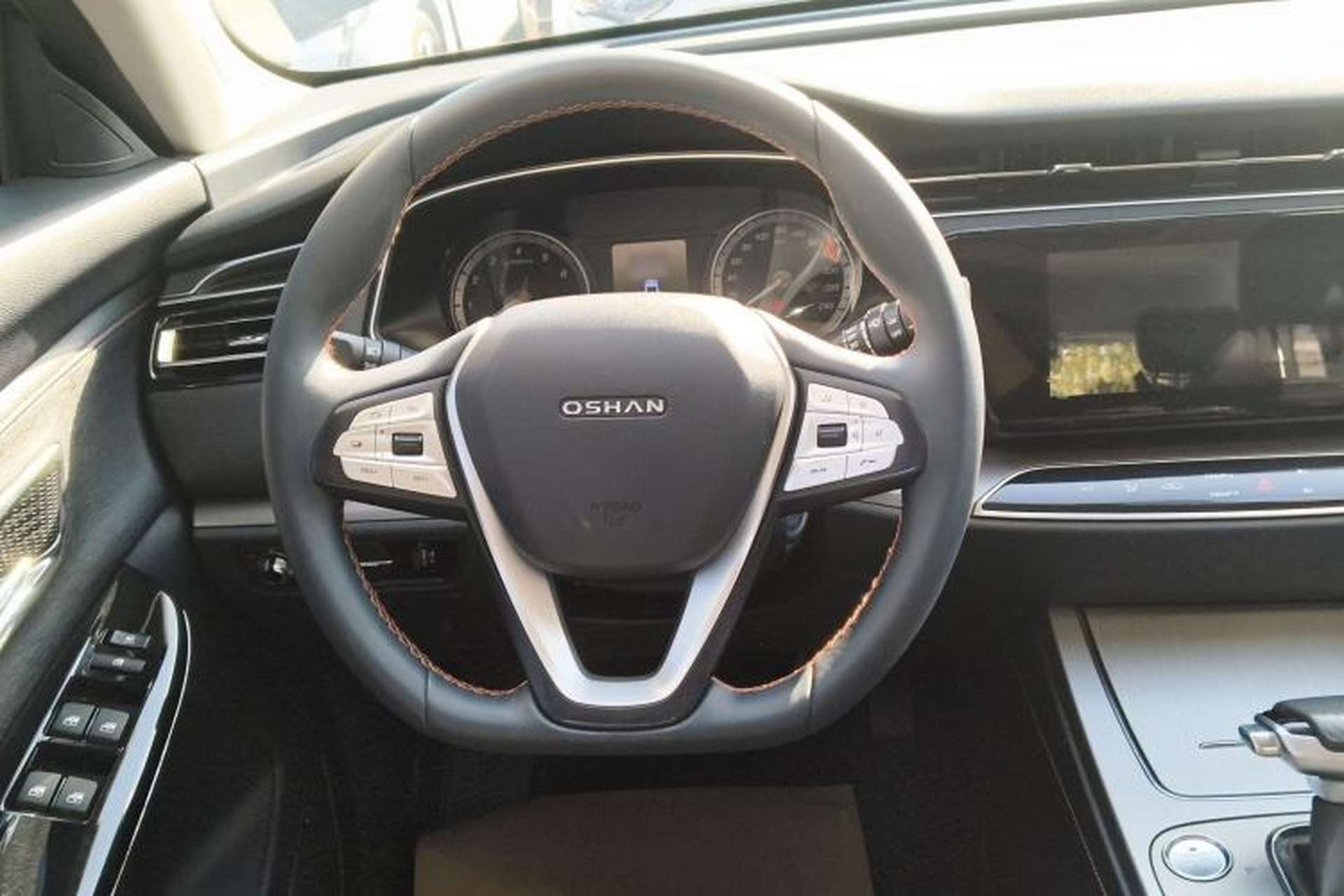 Used CHANGAN OSHAN X7 2020 1.5T Automatic Luxury Model Steering Wheel