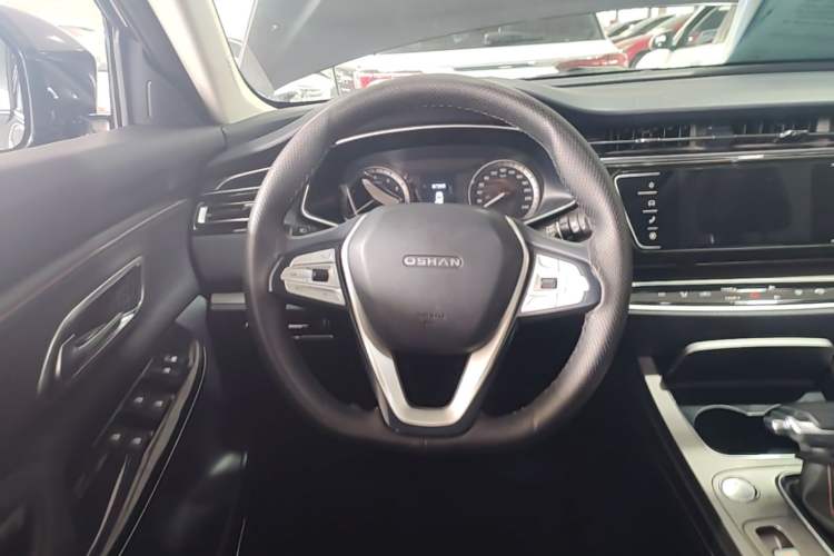 Used CHANGAN OSHAN X7 2020 1.5T Automatic Luxury Version Steering Wheel