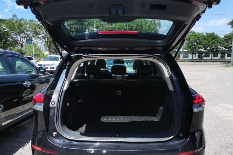 Used CHANGAN OSHAN X7 2020 1.5T Manual Luxury Version Trunk