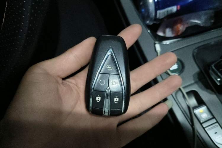 Used CHANGAN OSHAN X7 2020 1.5T Automatic Parking with Facial Recognition – Spacey & Carefree Edition Vehicle Key