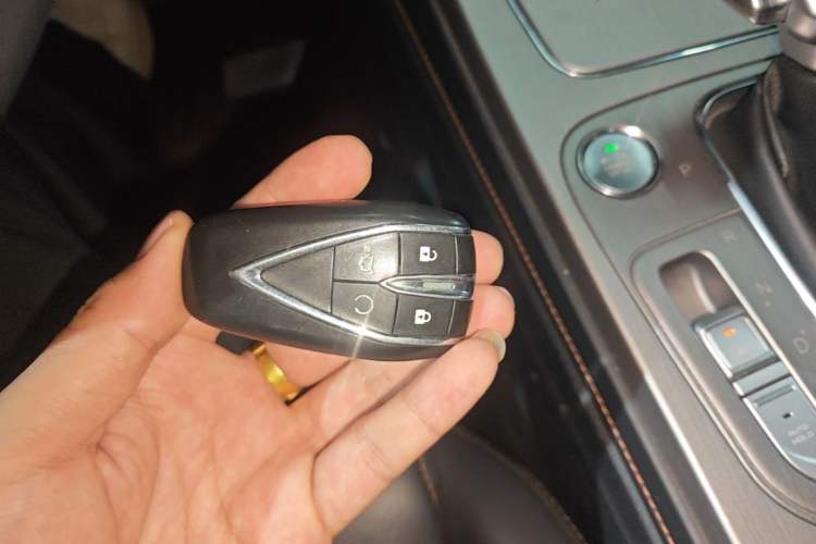 Used CHANGAN OSHAN X7 2020 1.5T Automatic Luxury Model Vehicle Key