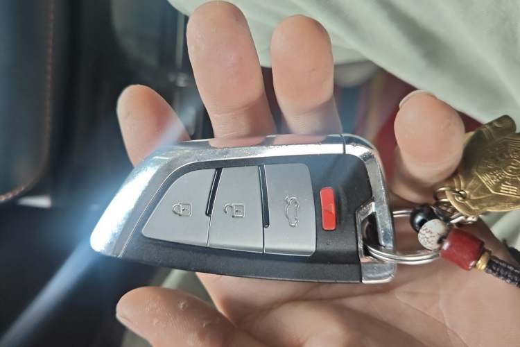 Used CHANGAN OSHAN X7 2020 1.5T Automatic Luxury Model Vehicle Key