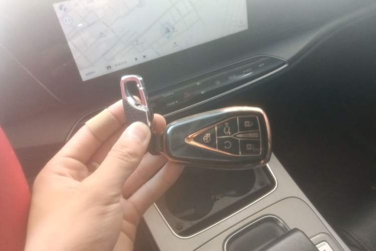 Used CHANGAN OSHAN X7 2020 1.5T Automatic Parking with Facial Recognition – Spacey & Carefree Edition Vehicle Key