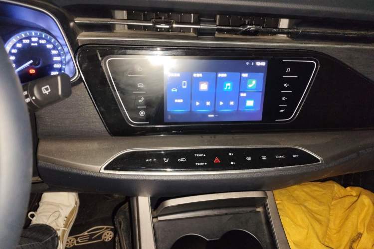 Used CHANGAN OSHAN X7 2020 1.5T Automatic Luxury Version Audio And AC Panel