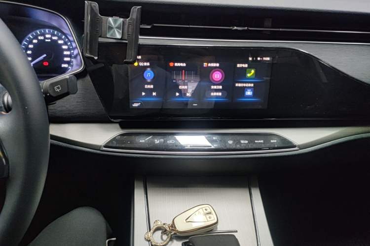 Used CHANGAN OSHAN X7 2020 1.5T Automatic Luxury Model Audio And AC Panel