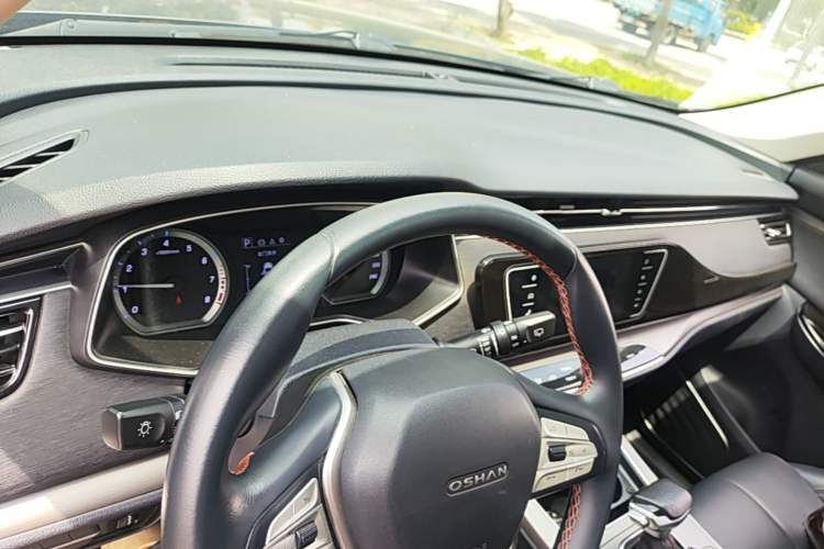 Used CHANGAN OSHAN X7 2020 1.5T Automatic Luxury Version Center Console