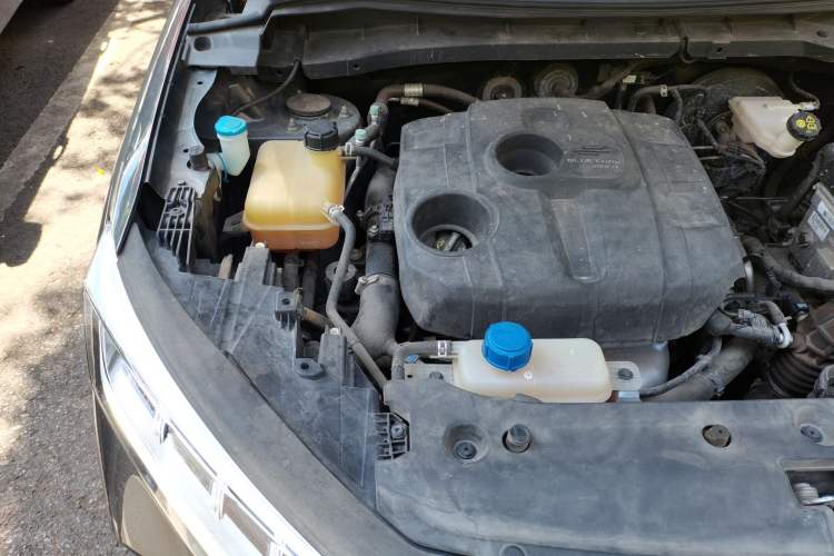 Used CHANGAN OSHAN X7 2020 1.5T Automatic Luxury Model Engine Bay Right