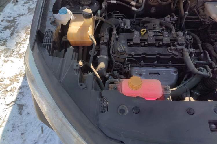 Used CHANGAN OSHAN X7 2020 1.5T Automatic Elite Edition Engine Bay Right