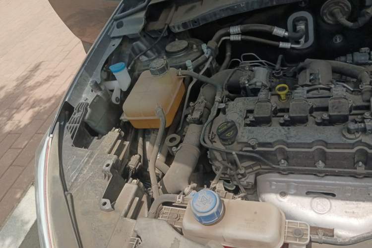 Used CHANGAN OSHAN X7 2020 1.5T Automatic Elite Edition Engine Bay Right