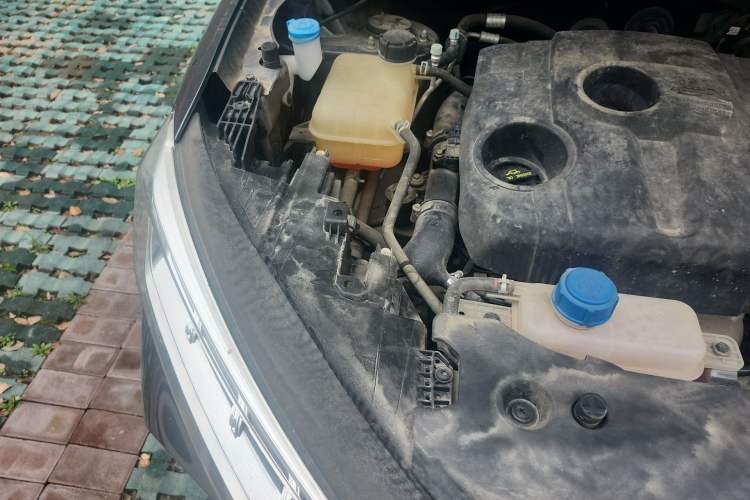 Used CHANGAN OSHAN X7 2020 1.5T Manual Luxury Version Engine Bay Right
