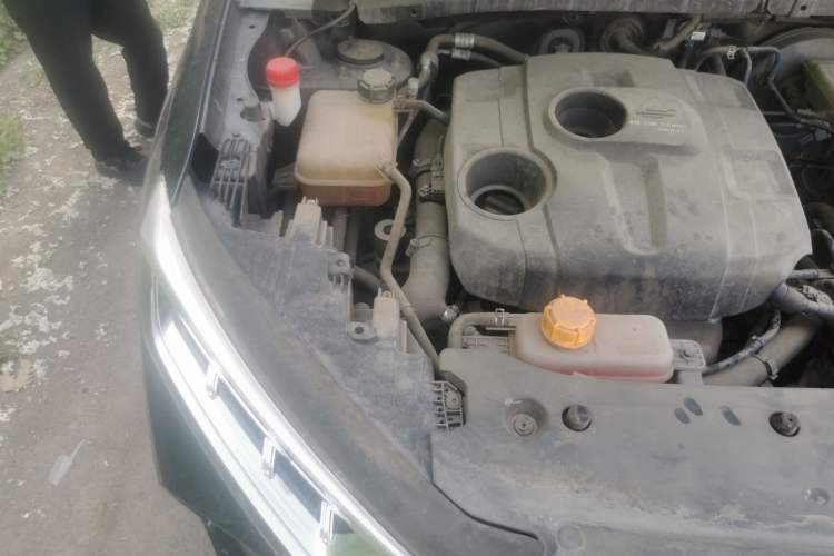 Used CHANGAN OSHAN X7 2020 1.5T Manual Elite Edition Engine Bay Right