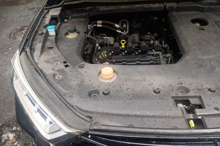 Used CHANGAN OSHAN X7 2020 1.5T Manual Elite Edition Engine Bay Right