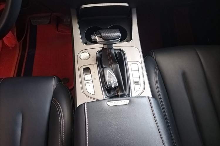 Used CHANGAN OSHAN X7 2020 1.5T Automatic Luxury Model Gear Lever