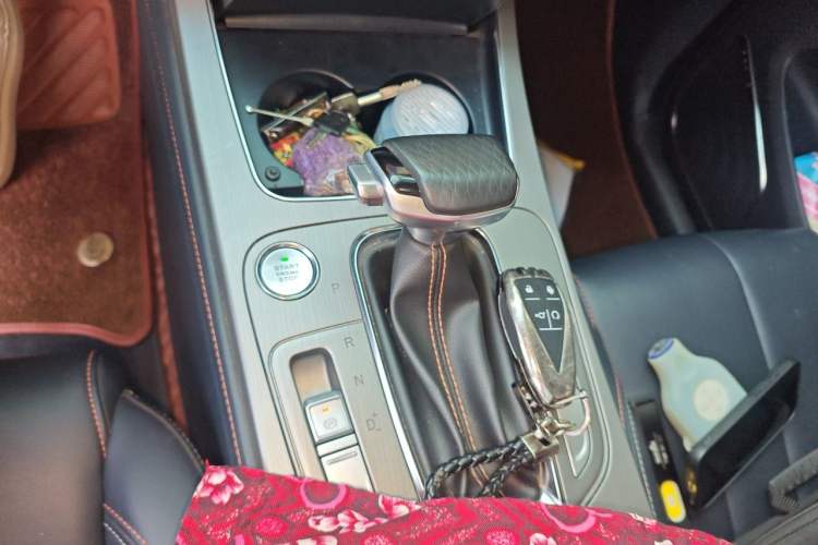 Used CHANGAN OSHAN X7 2020 1.5T Automatic Prestige Edition Gear Lever