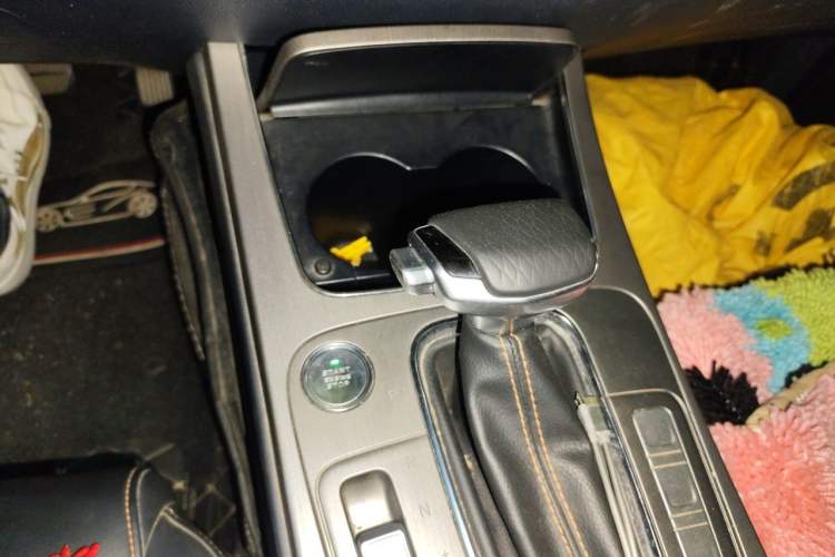 Used CHANGAN OSHAN X7 2020 1.5T Automatic Luxury Version Gear Lever