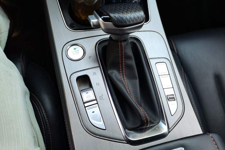 Used CHANGAN OSHAN X7 2020 1.5T Automatic Luxury Model Gear Lever