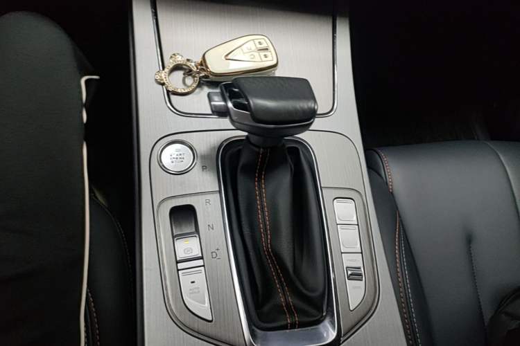 Used CHANGAN OSHAN X7 2020 1.5T Automatic Luxury Model Gear Lever