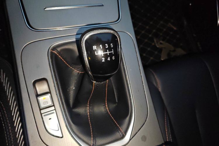 Used CHANGAN OSHAN X7 2020 1.5T Manual Luxury Version Gear Lever