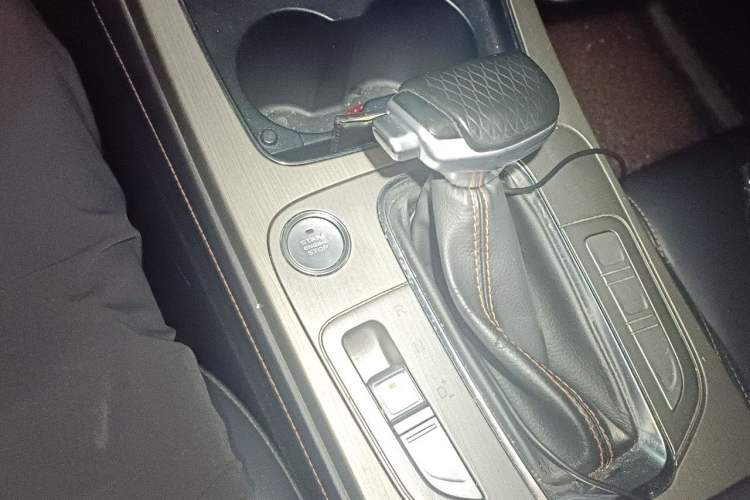 Used CHANGAN OSHAN X7 2020 1.5T Automatic Luxury Version Gear Lever