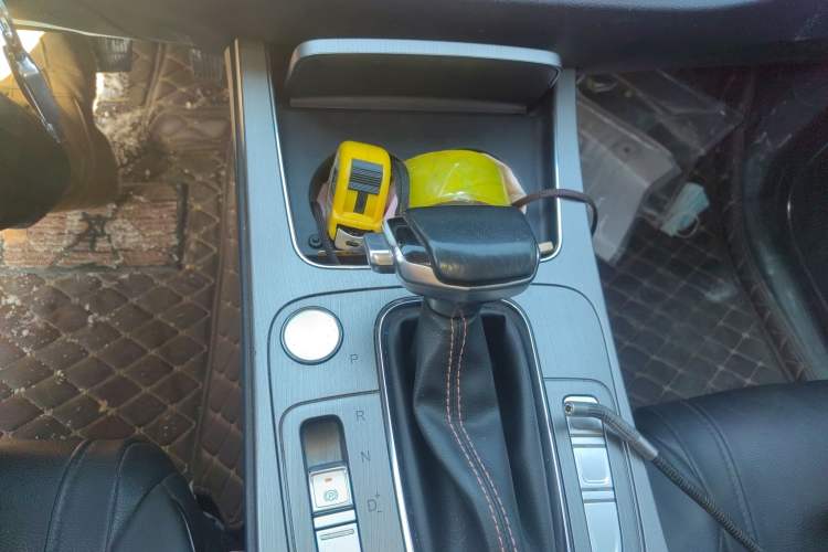 Used CHANGAN OSHAN X7 2020 1.5T Automatic Elite Edition Gear Lever