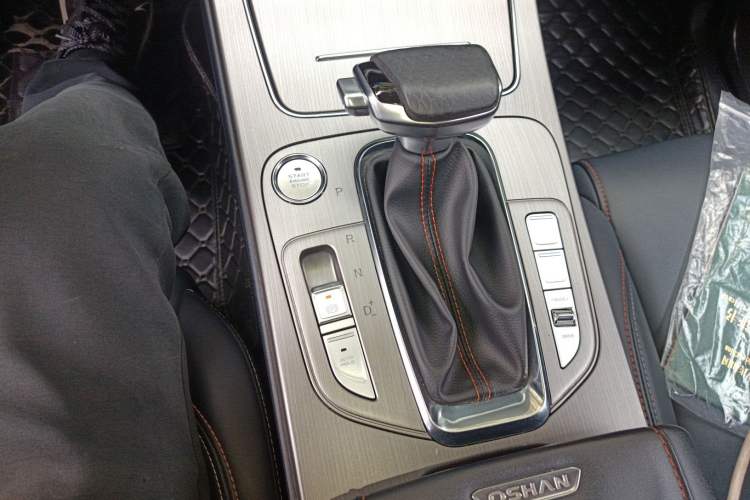 Used CHANGAN OSHAN X7 2020 1.5T Automatic Luxury Model Gear Lever
