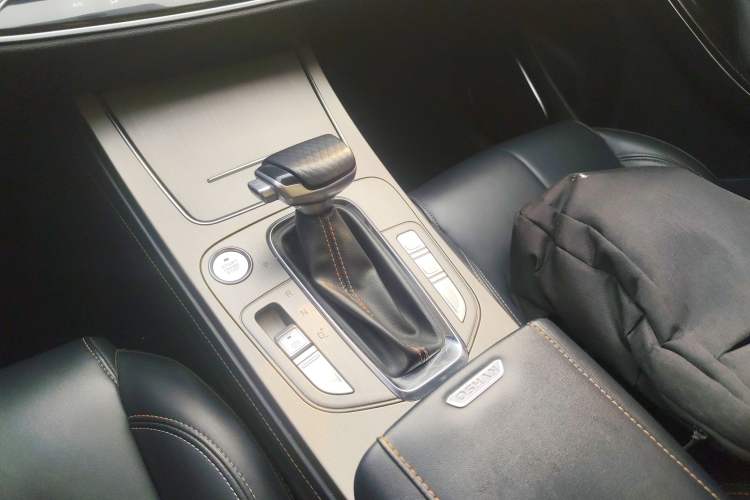 Used CHANGAN OSHAN X7 2020 1.5T Automatic Luxury Version Gear Lever