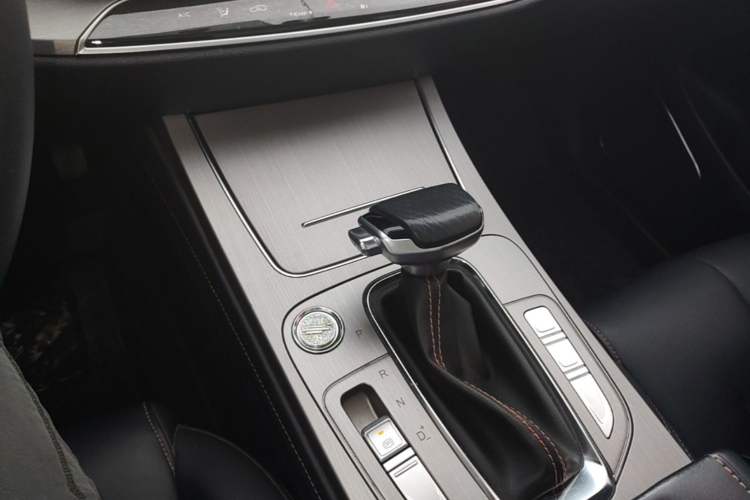 Used CHANGAN OSHAN X7 2020 1.5T Automatic Luxury Version Gear Lever