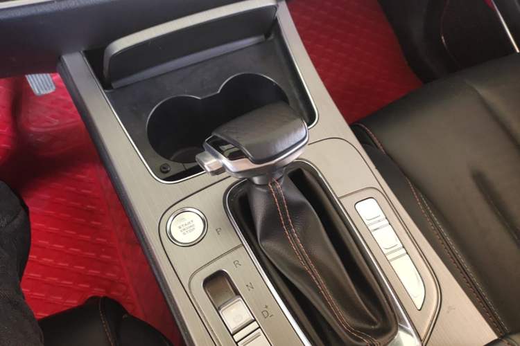 Used CHANGAN OSHAN X7 2020 1.5T Automatic Prestige Edition Gear Lever