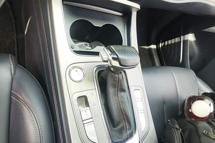 Used CHANGAN OSHAN X7 2020 1.5T Automatic Luxury Version Gear Lever
