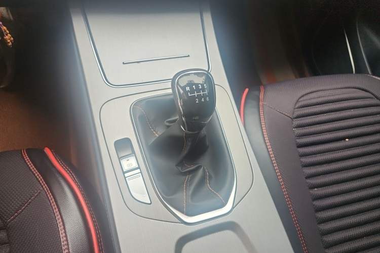 Used CHANGAN OSHAN X7 2020 1.5T Manual Luxury Version Gear Lever