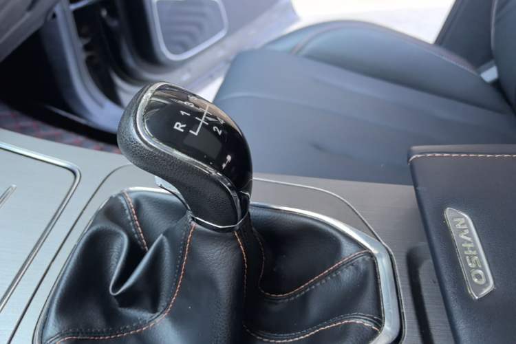 Used CHANGAN OSHAN X7 2020 1.5T Manual Luxury Version Gear Lever